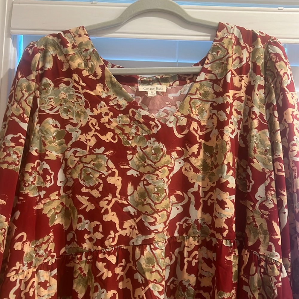 Cotton Bleu vneck size 1x maroon flowered dress